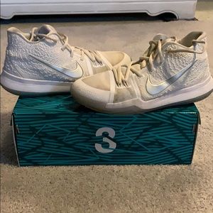Nike Kyrie 3 (GS) size 7